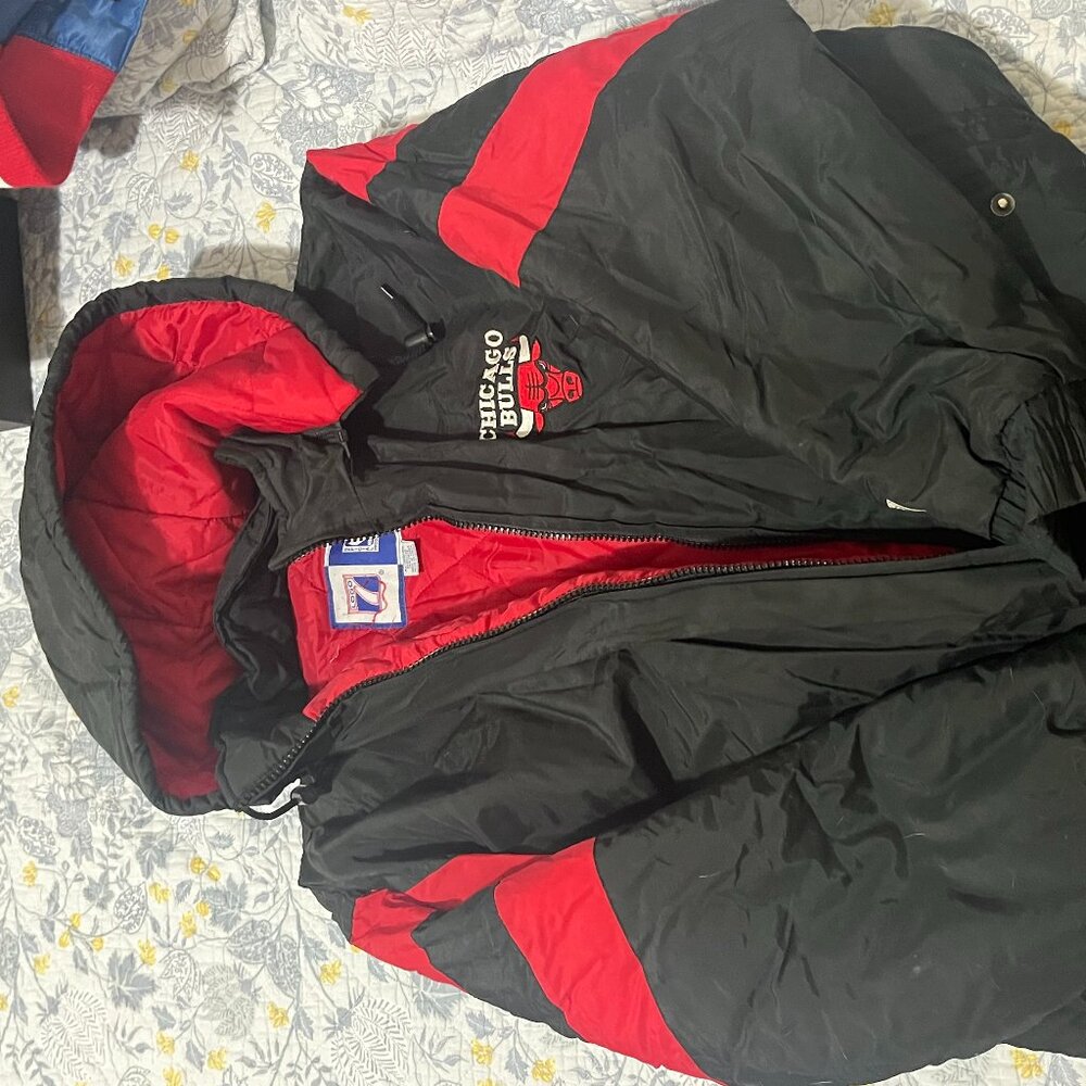 **VINTAGE ** Chicago Bulls Starter Jacket